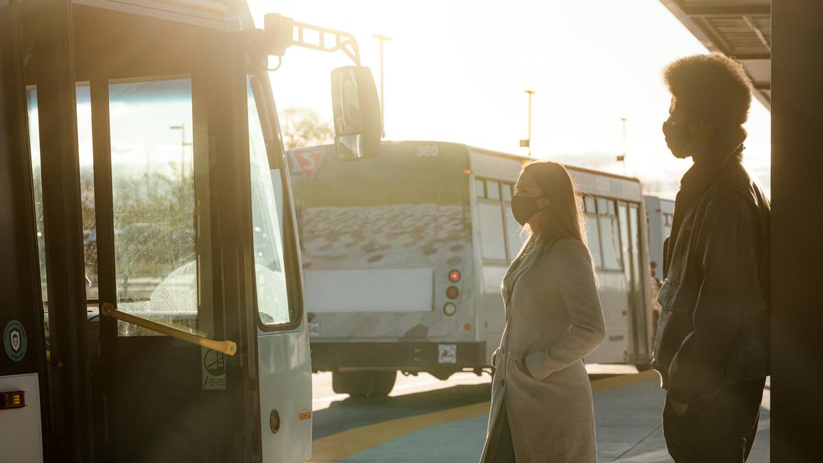 Transport collectif dans les couronnes de Montréal: deux mondes différents