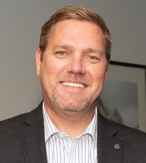 Handshake, blurry background