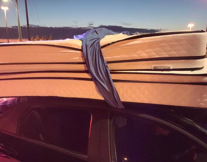 Arr&ecirc;t&eacute; pour avoir attach&eacute; un matelas avec un drap contour