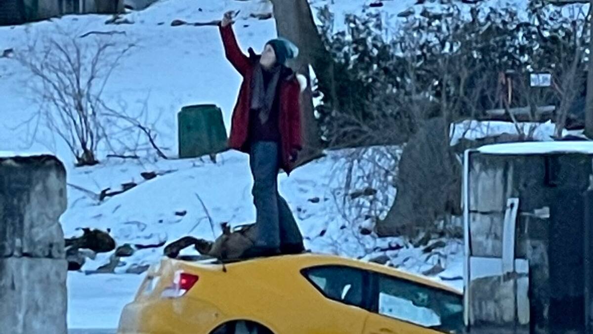 Elle se prend en selfie pendant que sa voiture coule dans le canal Rideau