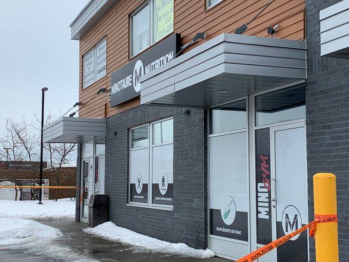 Rive-Nord de Montr&eacute;al: deux boutiques atteintes par des projectiles d&rsquo;arme &agrave; feu, la voiture du propri&eacute;taire incendi&eacute;e