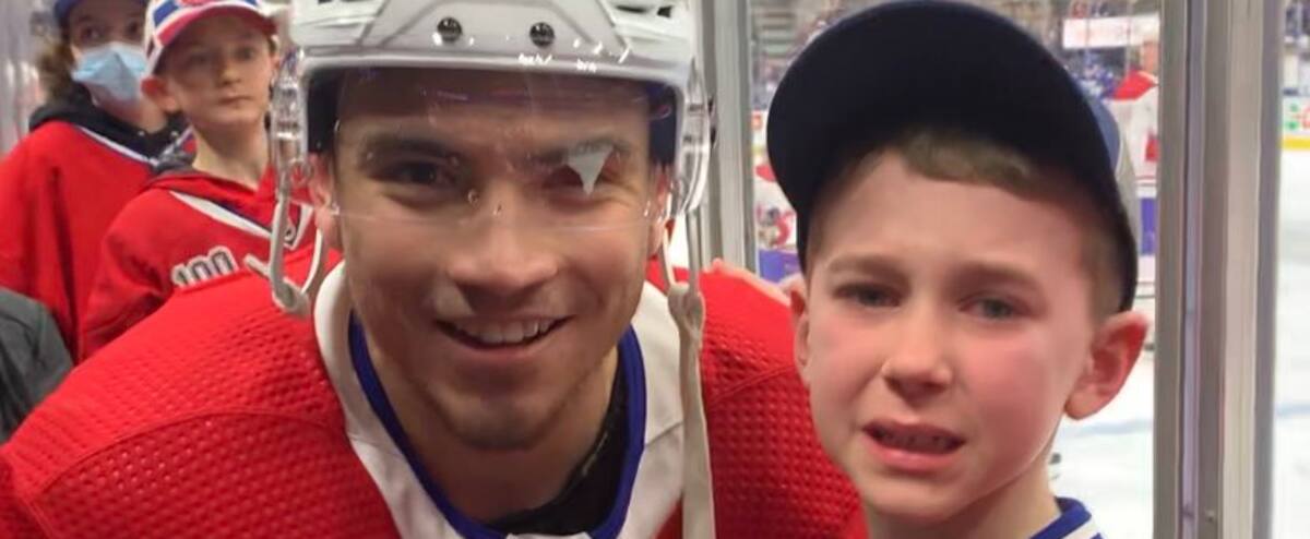 Un garçon forcé de quitter le match après avoir reçu un bâton de Suzuki... considéré comme une arme