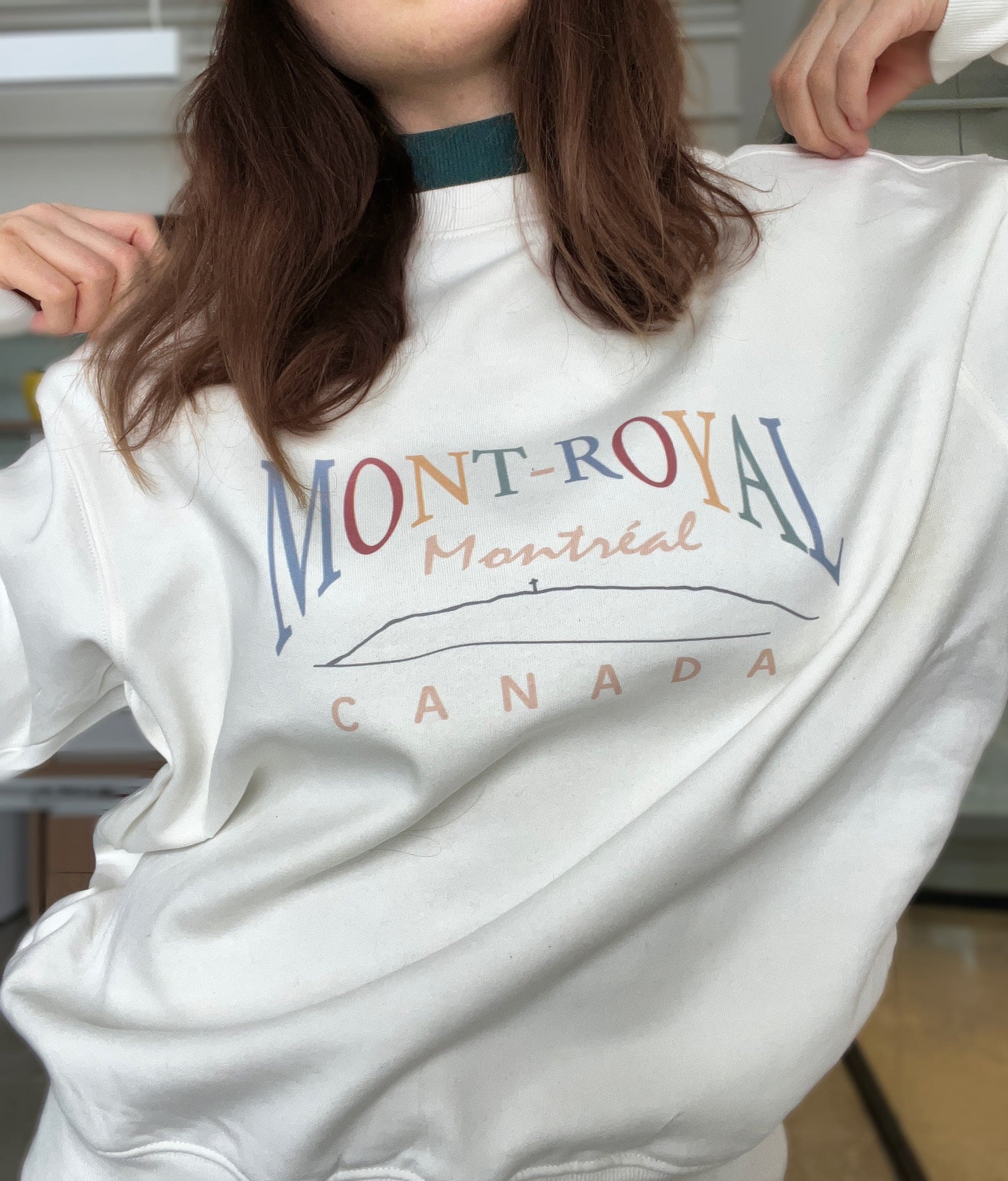 Des crewnecks en l'honneur des monts du Québec 