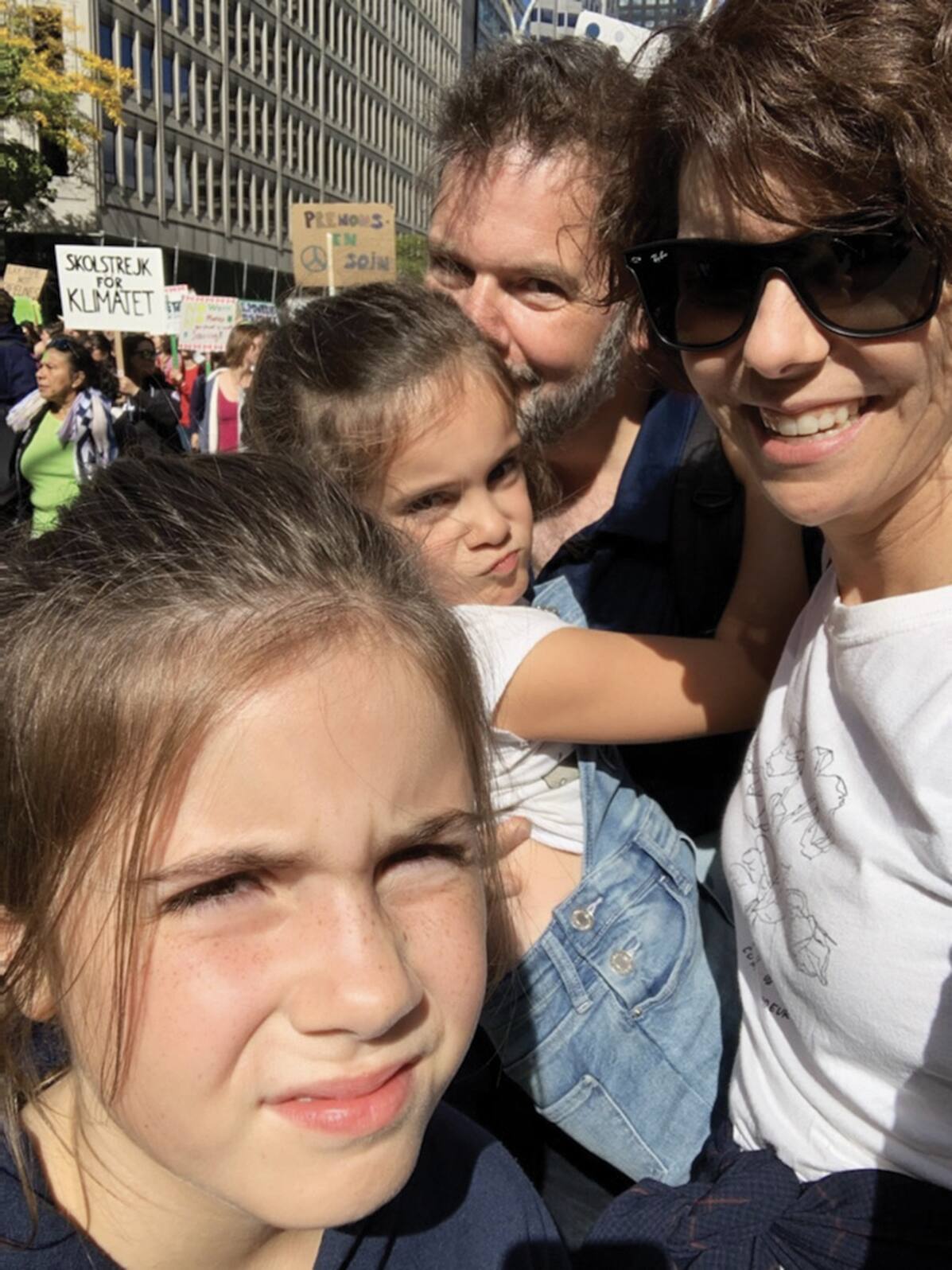 Myriam avait hâte de retrouver son conjoint, Stéphan Allard, et leurs deux filles, Bénédicte et Claudelle. Ici à Montréal, lors de la marche pour le climat.