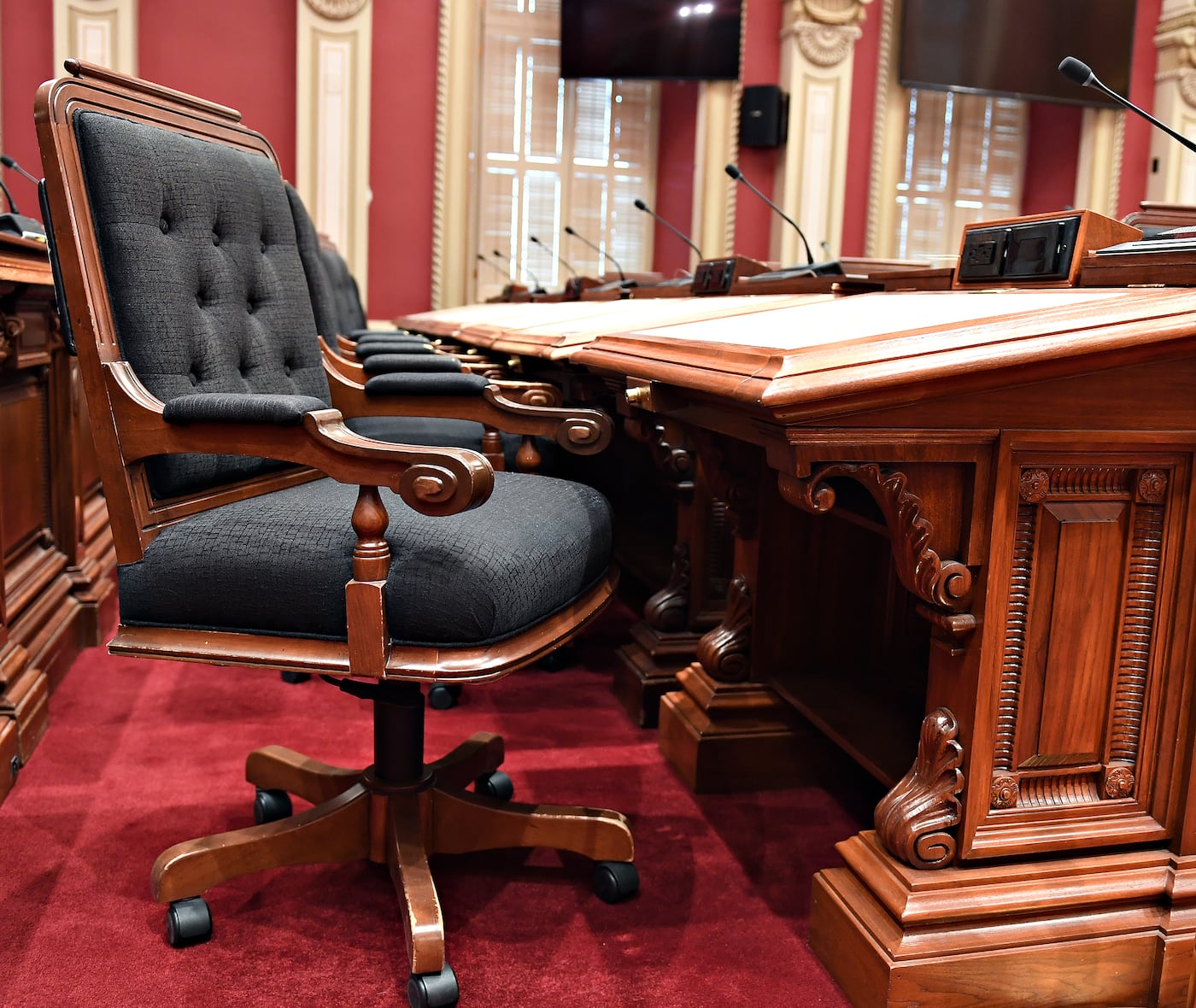 Rénovations de l'Assemblée nationale: fauteuils de députés à vendre pour 800$ | JDQ