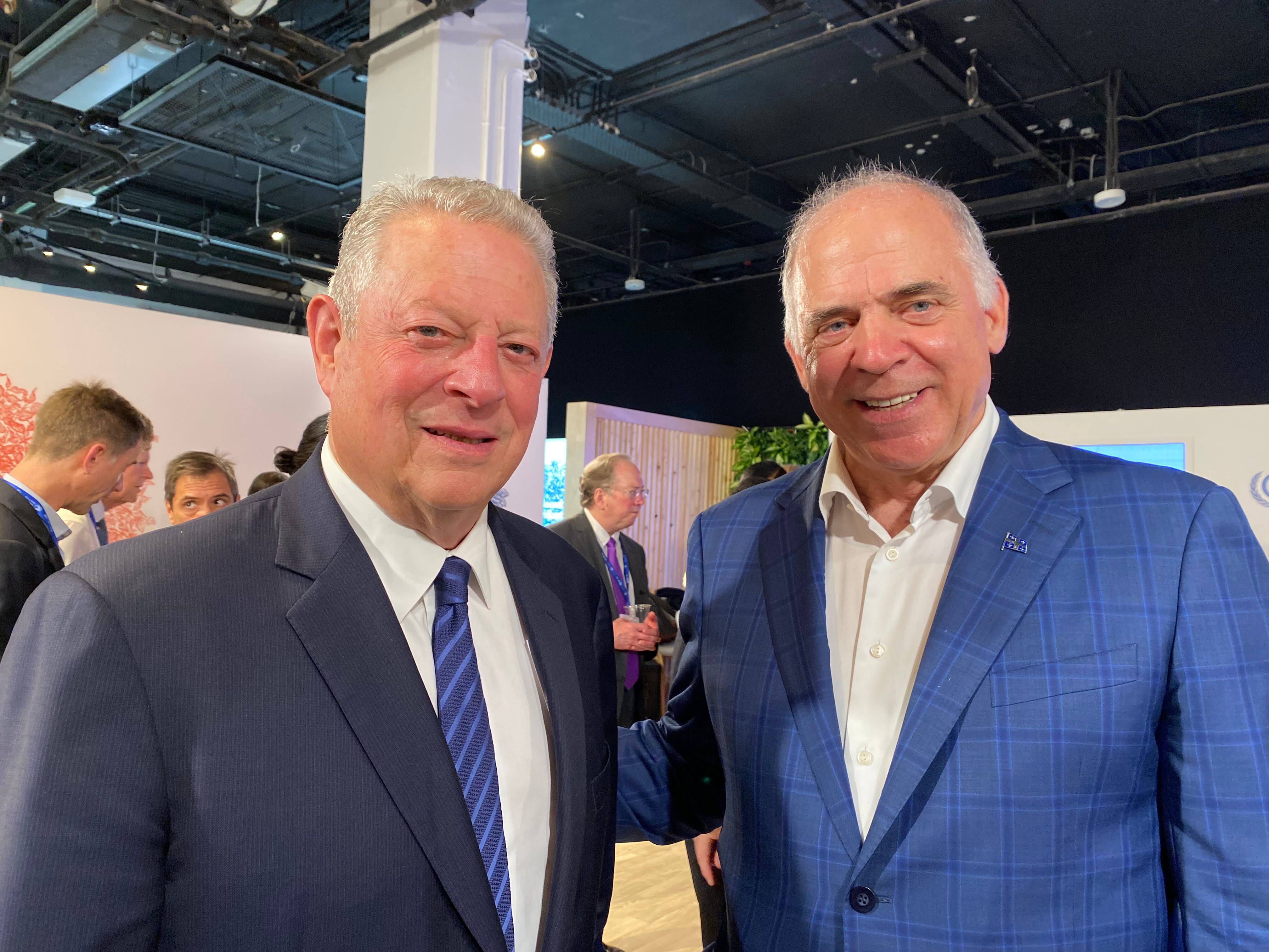 Pr&egrave;s de 115 000$ pour six missions: les voyages du ministre Pierre Fitzgibbon co&ucirc;tent cher