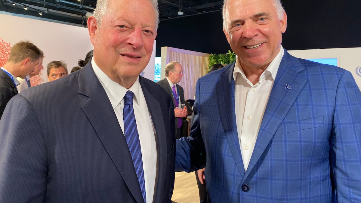 Près de 115 000$ pour six missions: les voyages du ministre Pierre Fitzgibbon coûtent cher