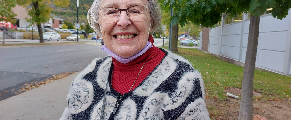 Mère de quatre enfants, elle arrive à vivre à la retraite avec la pension de son défunt mari