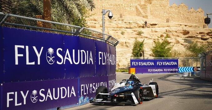 Formule E: des débuts probants pour McLaren | TVA Sports