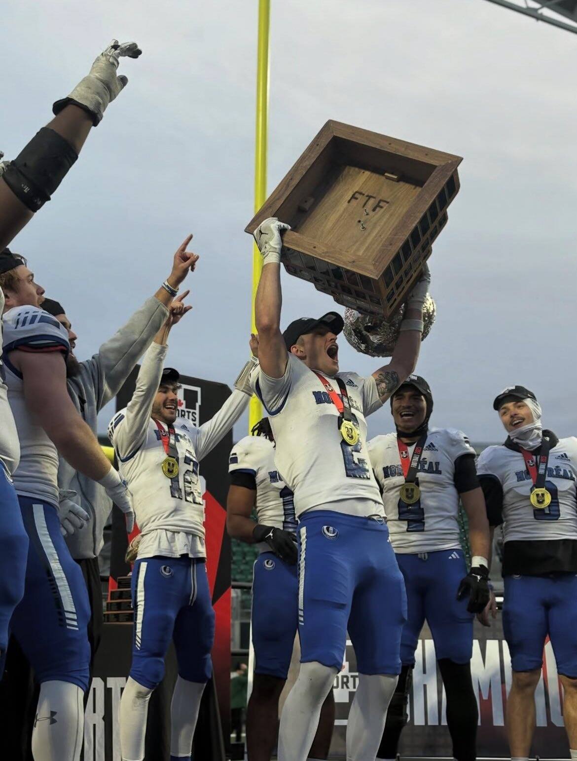 La coupe Vanier vandalis&eacute;e, U Sports enqu&ecirc;te