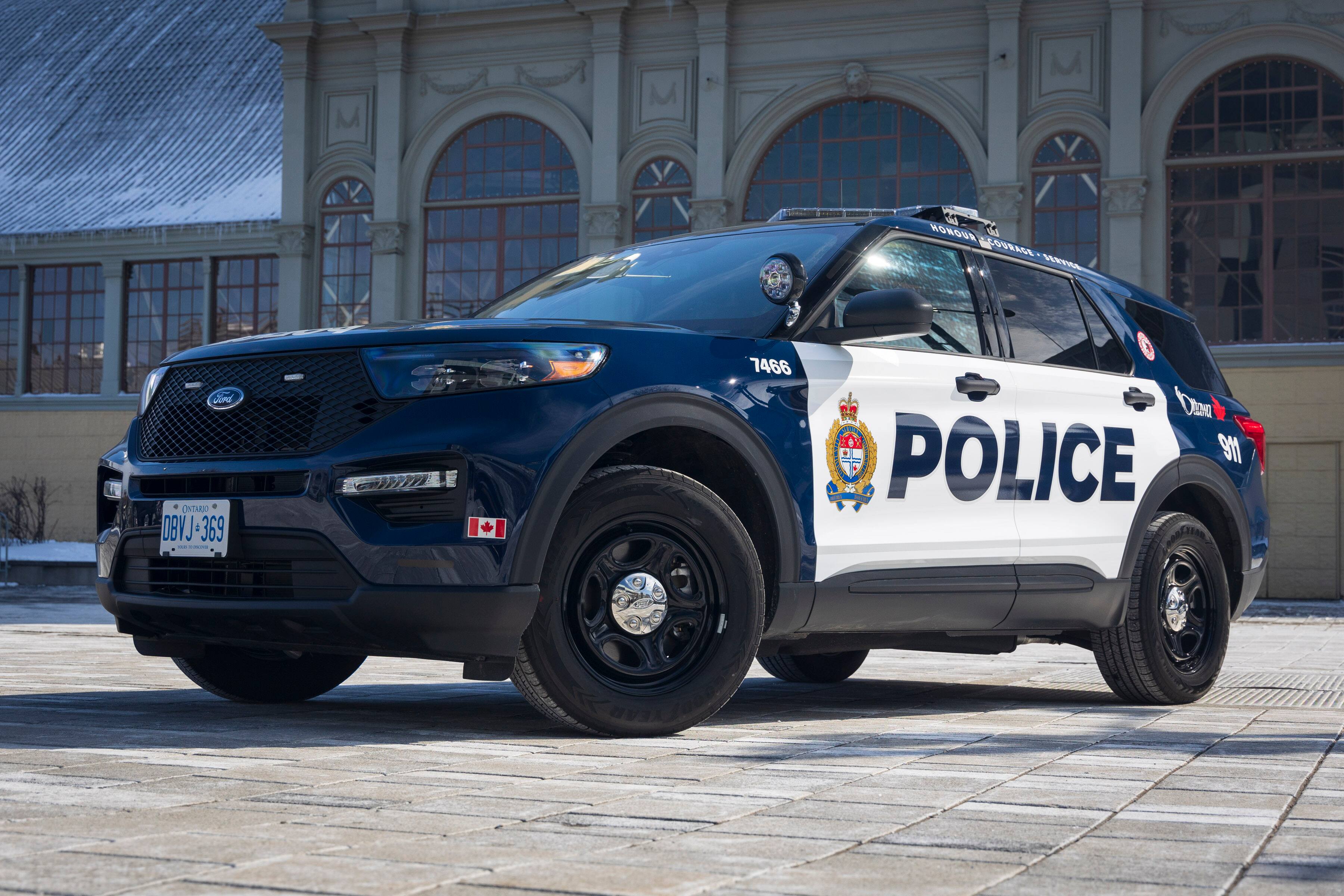 Nouveau style «rétro»: la police d’Ottawa se refait une beauté | JDM