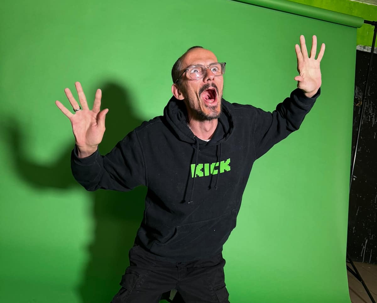 L'influenceur français Jean Pormanove meurt en «direct» sur les réseaux sociaux | TVA Nouvelles