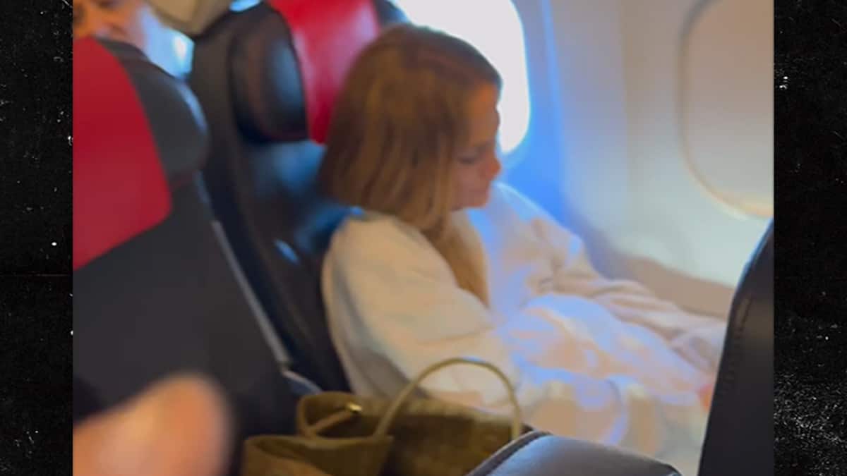 Paris Fashion Week: Jennifer Lopez vole en classe économique à bord d’un avion commercial