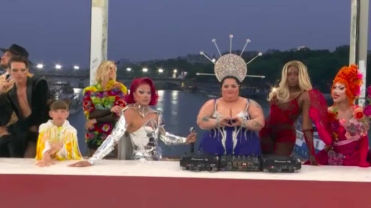 Drag-queens à la cérémonie d’ouverture: une entreprise américaine retire ses publicités