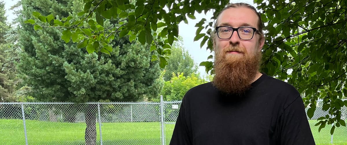 Ce jeune mécano réussit à mettre de l'argent de côté grâce à un emploi payant dans le Nord