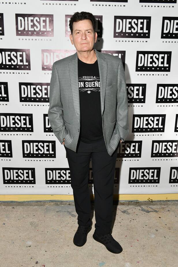 Image principale de l'article Charlie Sheen de nouveau accusé