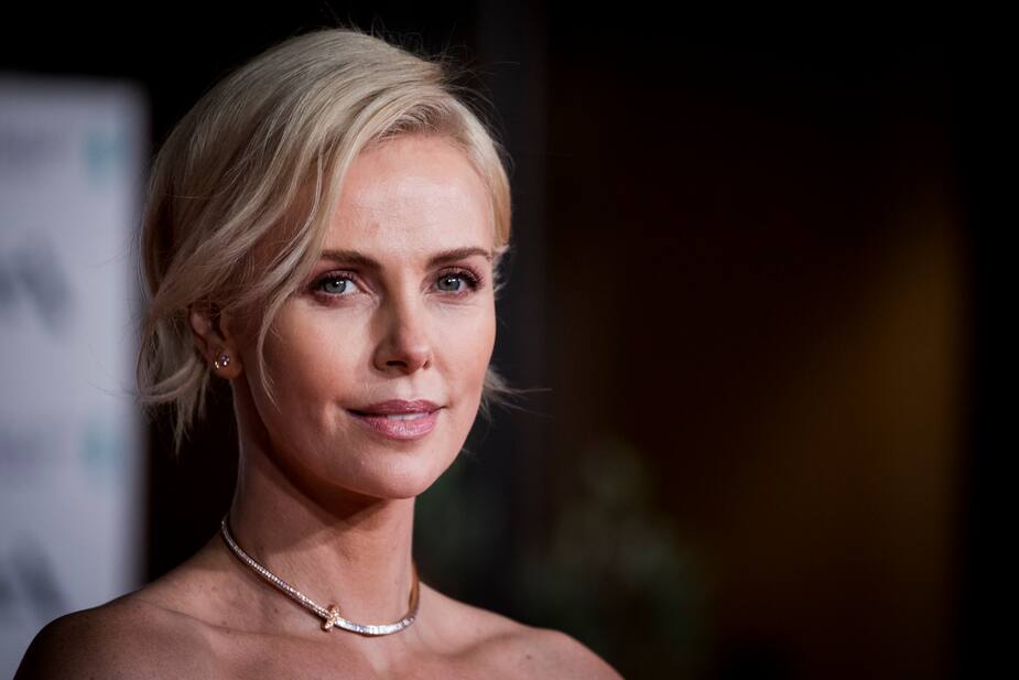 Image principale de l'article Charlize Theron dit adieu à son blond signature