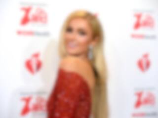 Paris Hilton est-elle enceinte