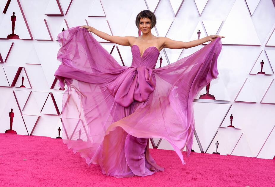 Image principale de l'article Tous les looks des vedettes sur le tapis rouge