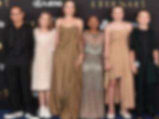 Zahara porte une des anciennes robes de sa mère