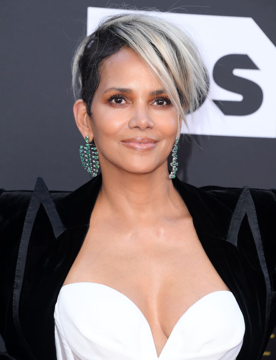 Image principale de l'article Halle Berry fête ses 56 ans avec un selfie sensuel