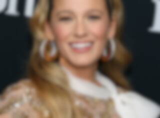 Rayonnante, Blake Lively dévoile être enceinte