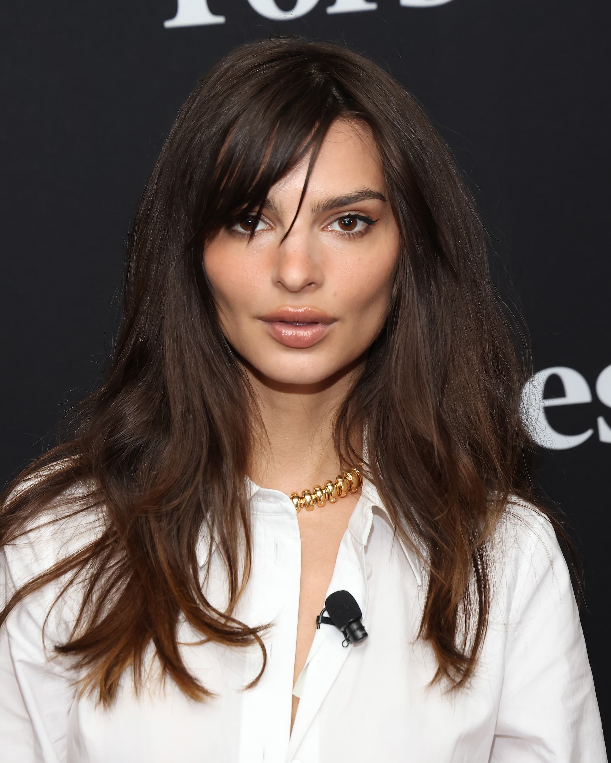 La frange de côté revient en force 