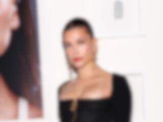 Hailey Bieber a les cheveux plus courts que jamais