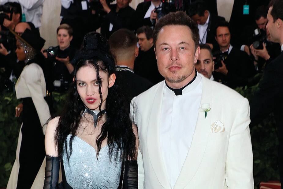 Image principale de l'article Il annonce qu'il est «semi-séparé» de Grimes