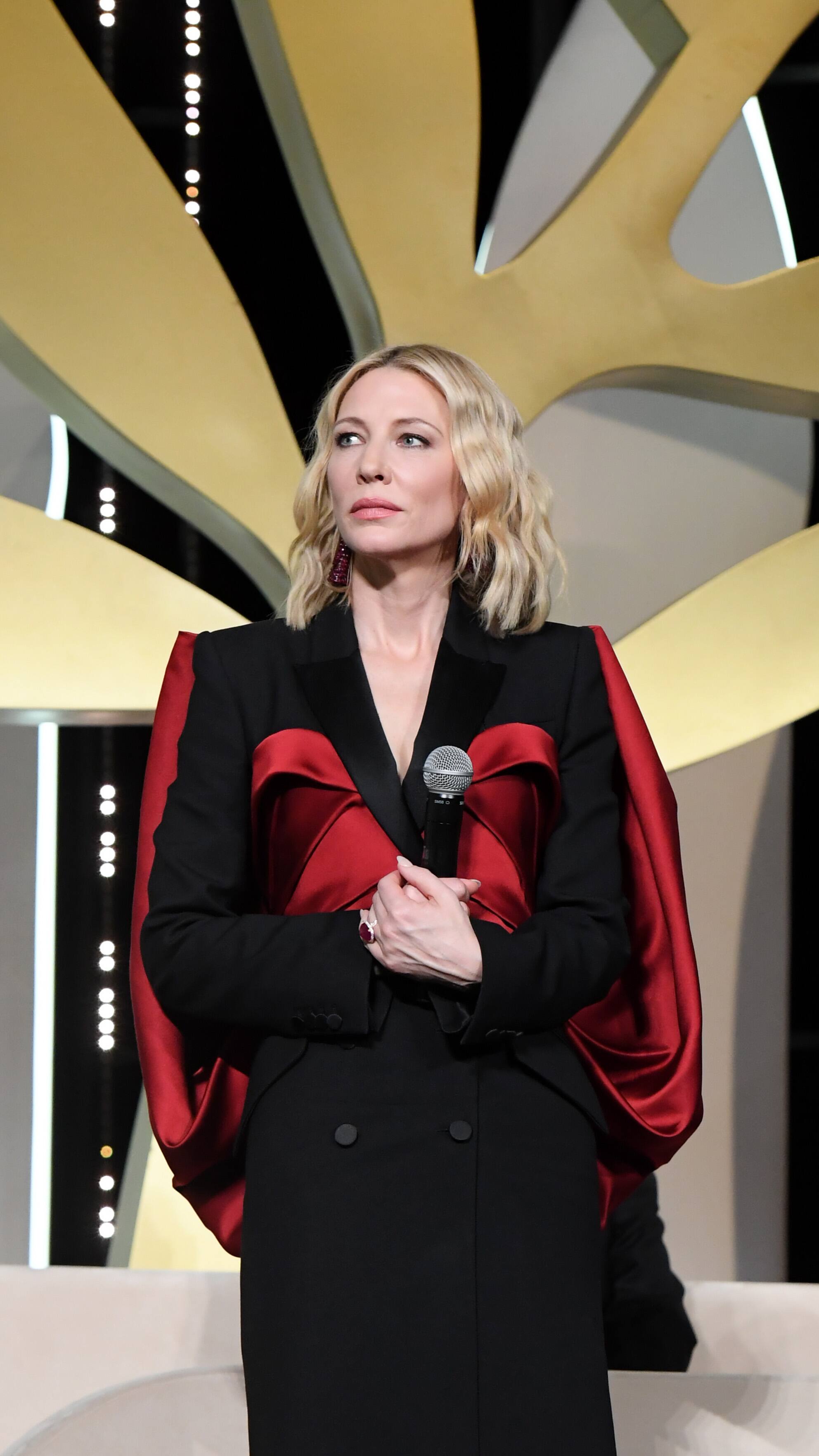 Cate Blanchett se blesse avec une tronçonneuse