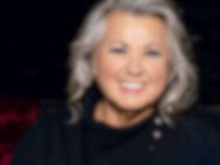 Elle adresse un long message au public