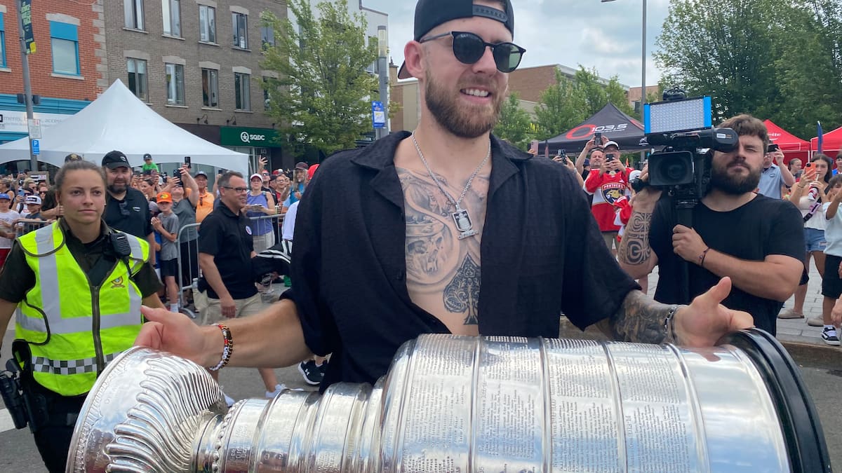 La coupe Stanley débarque à Joliette avec A.J. Greer!