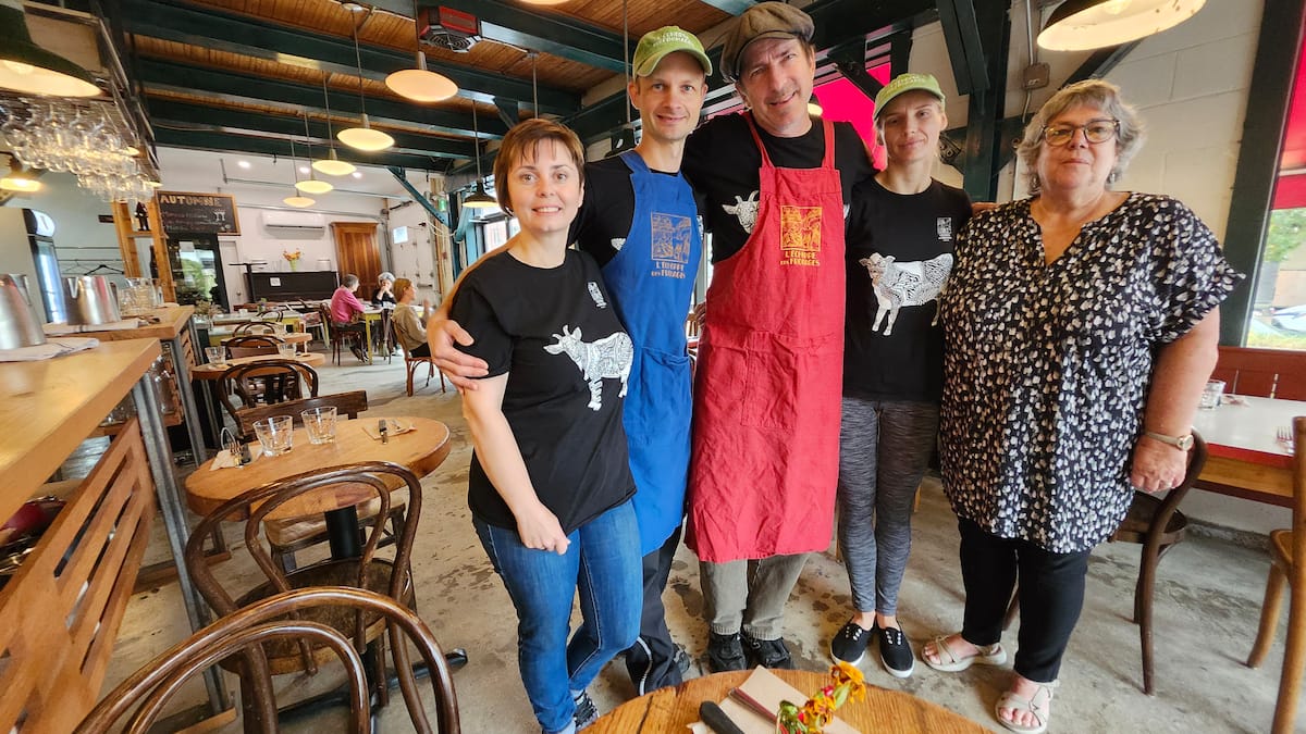 «C’était un mur»: il finance la francisation de ses travailleurs ukrainiens