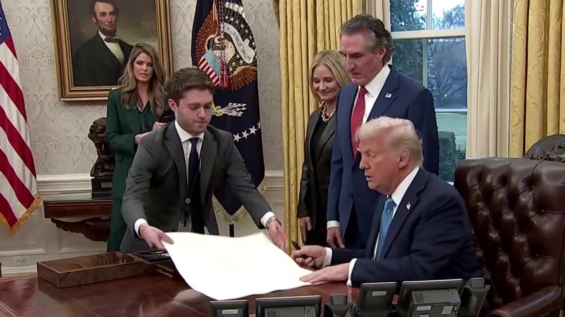 Les tarifs douaniers de 25% entrent en vigueur