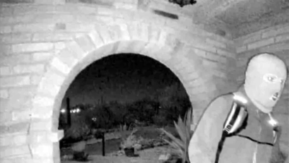 Disparition de Nancy Guthrie: le suspect masqué s’est-il présenté à son domicile auparavant?