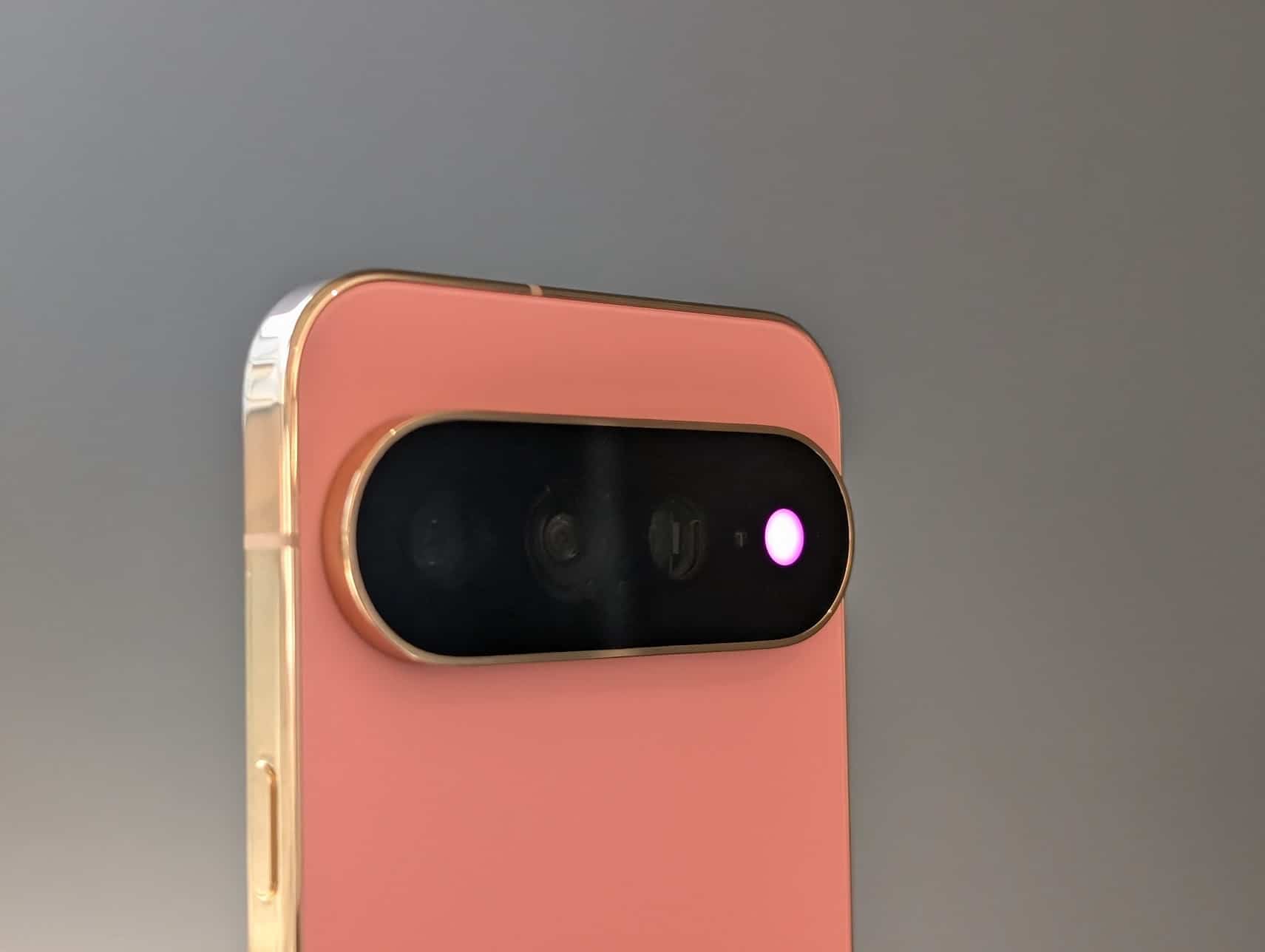 La fonctionnalité HiLight utilise le flash de l’appareil photo pour indiquer qui appelle.