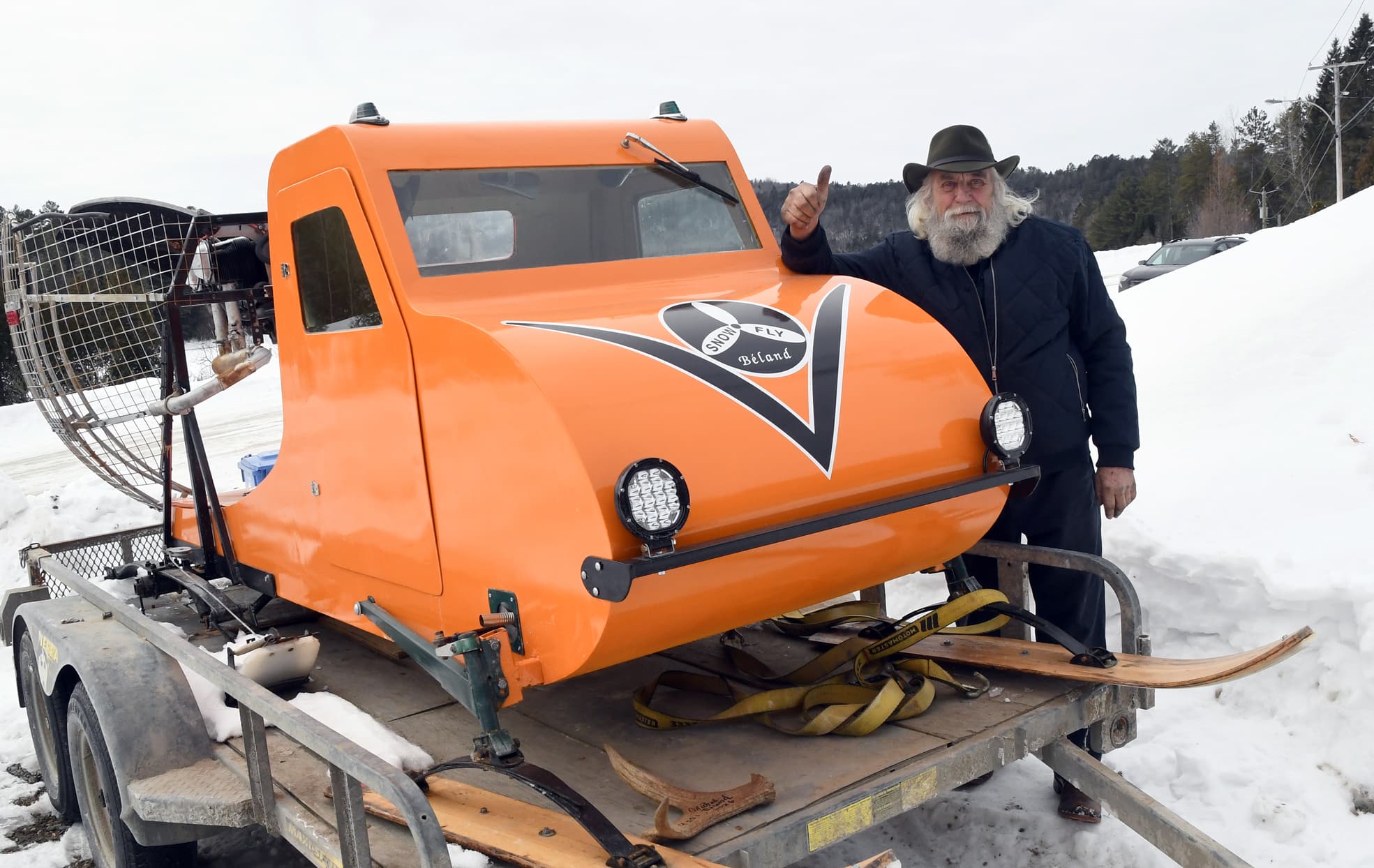 Michel Béland foi inteiramente construído este autoneige batizado Snow Fly, que é adicionado à sua coleção imponente para este tipo de veículos inventados por Joseph-Armand Bombardier.