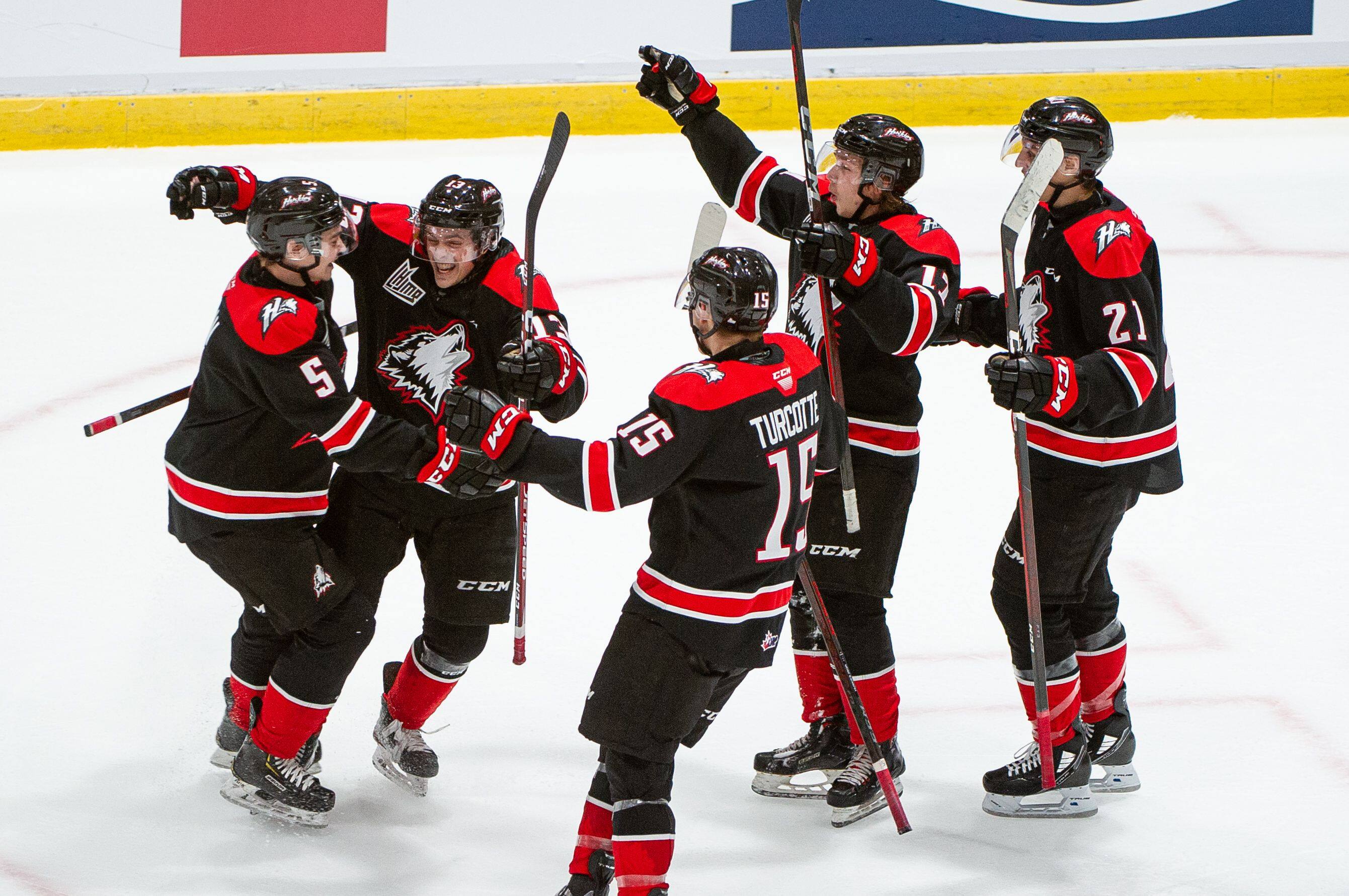 Journée de première chez les Huskies - TVA Sports
