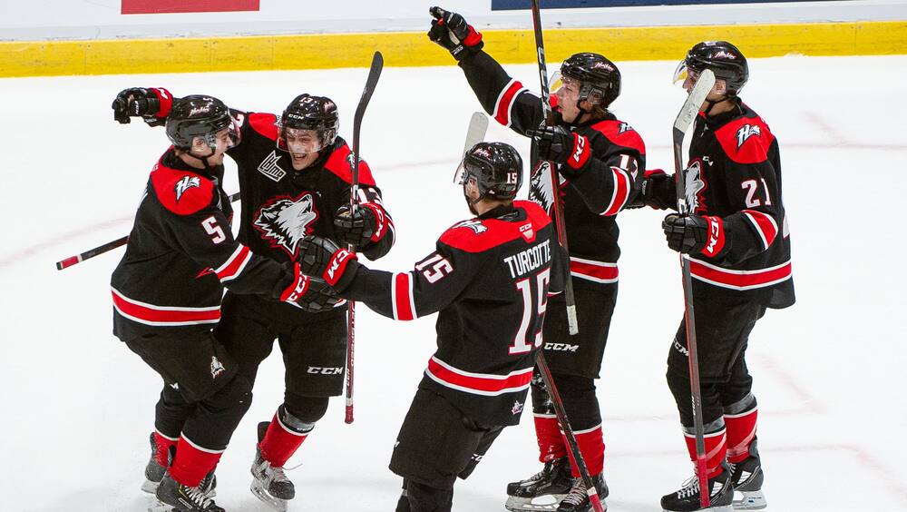 Journée de première chez les Huskies - TVA Sports