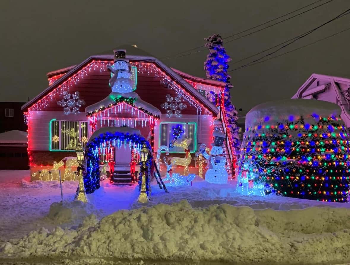 EN IMAGES | Des milliers de lumi&egrave;res de No&euml;l: des r&eacute;sidences en mettent plein la vue aux passants partout au Qu&eacute;bec