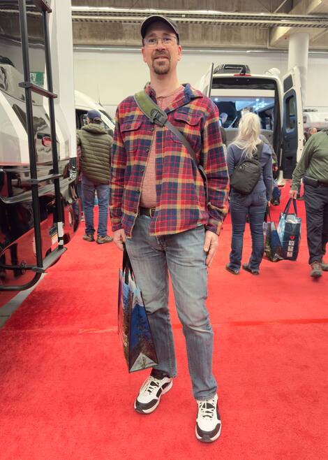 Antoine Galarneau a dû poser seul pour Le Journal, jeudi. Son amoureuse ne voulait rien savoir de la caméra!