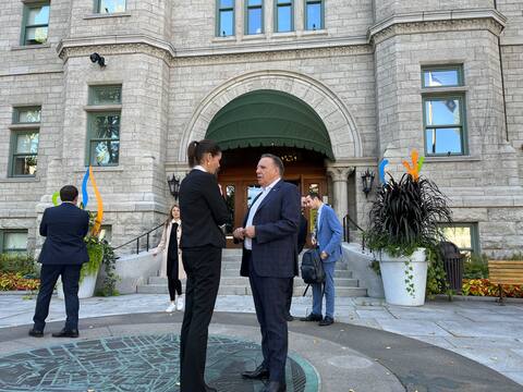 Francois Legault used his visit to the national capital to meet with Quebec Mayor Bruno Marchand. Minister Genevieve Guilbault was also present with him on this occasion.