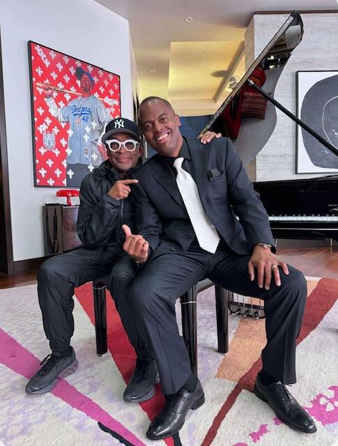 Pianiste de Madonna et de Christina Aguilera, ce musicien montr&eacute;alais a d&eacute;croch&eacute; un r&ocirc;le dans le nouveau film de Spike Lee mettant en vedette Denzel Washington