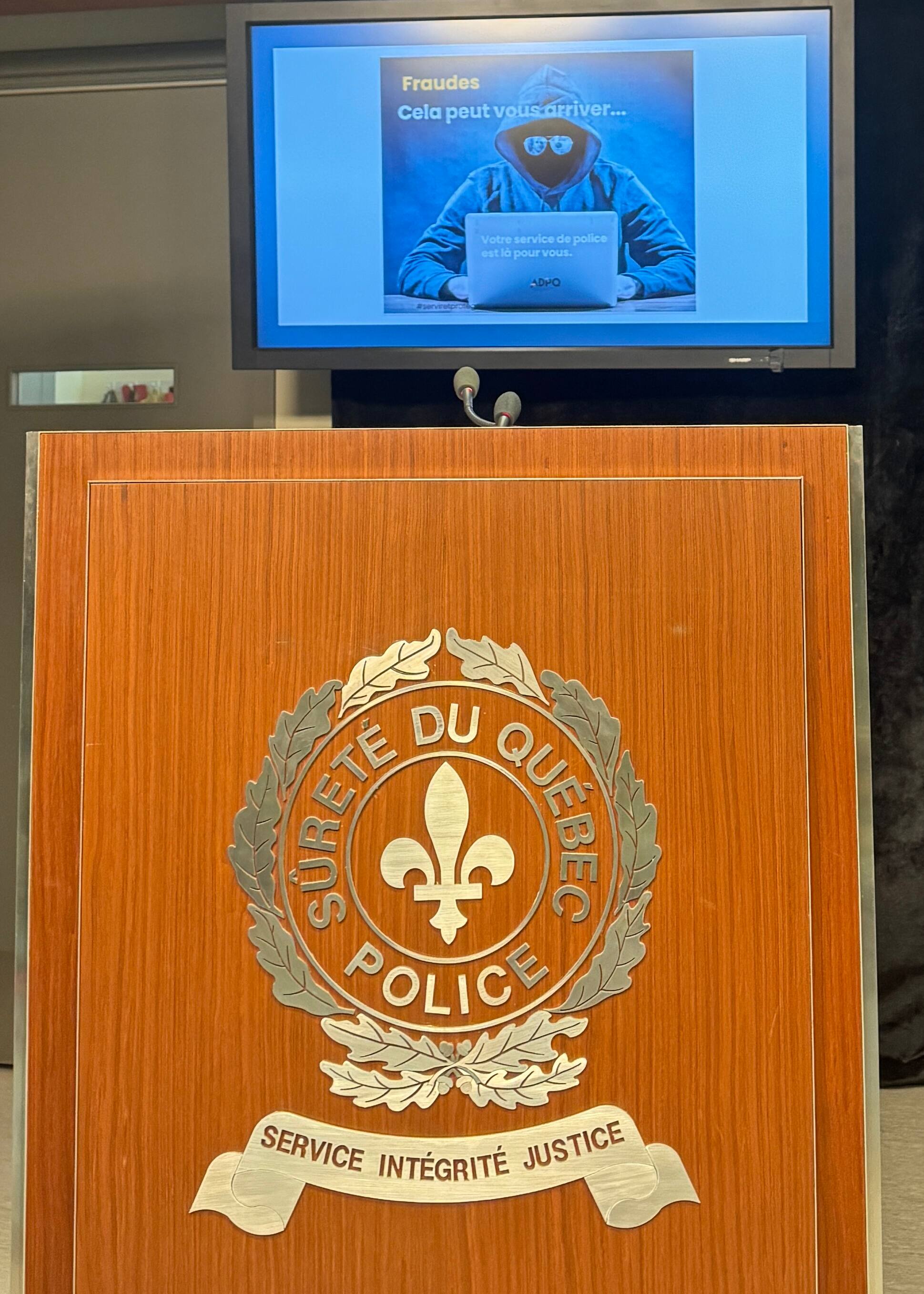Fraudes bancaires : d&eacute;bord&eacute;e par la t&acirc;che, la police appelle les Qu&eacute;b&eacute;cois &agrave; l&rsquo;aide