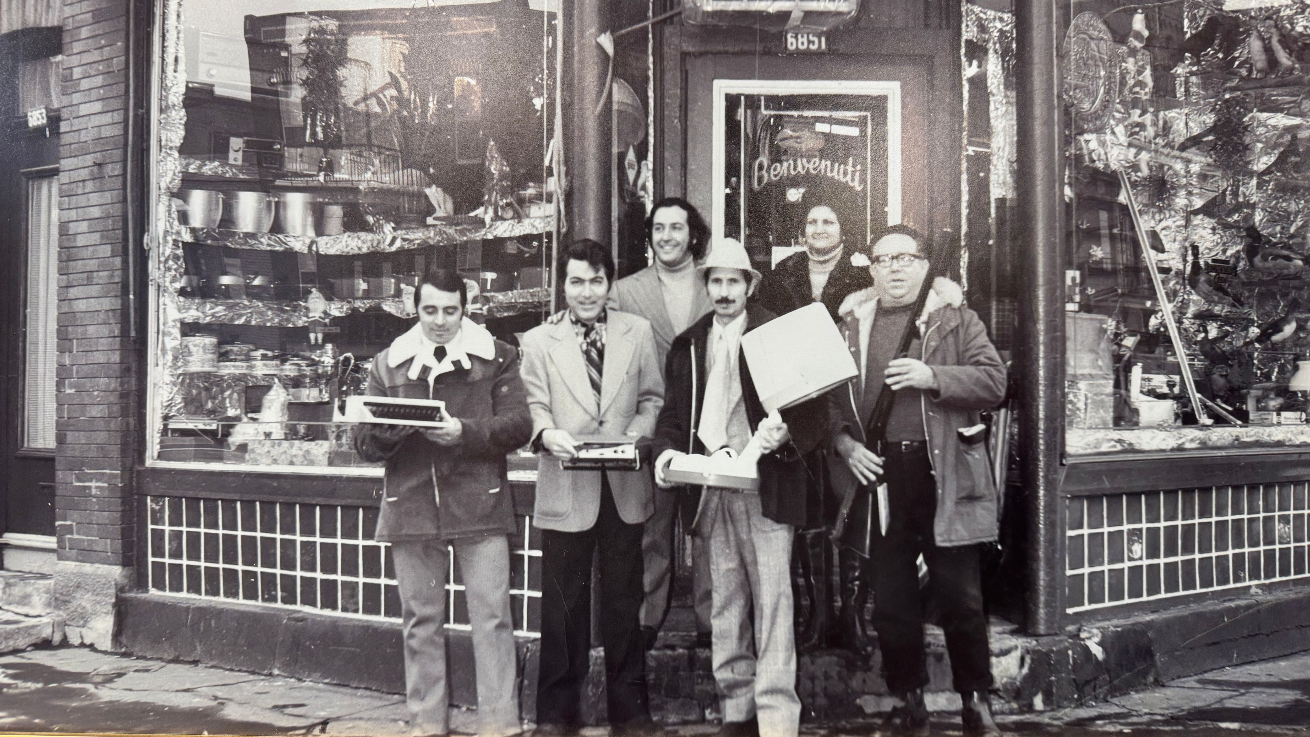 Dans les années 50 et 60, des clients pouvaient gagner une machine à écrire Olivetti grâce à un tirage au sort durant le temps des Fêtes.