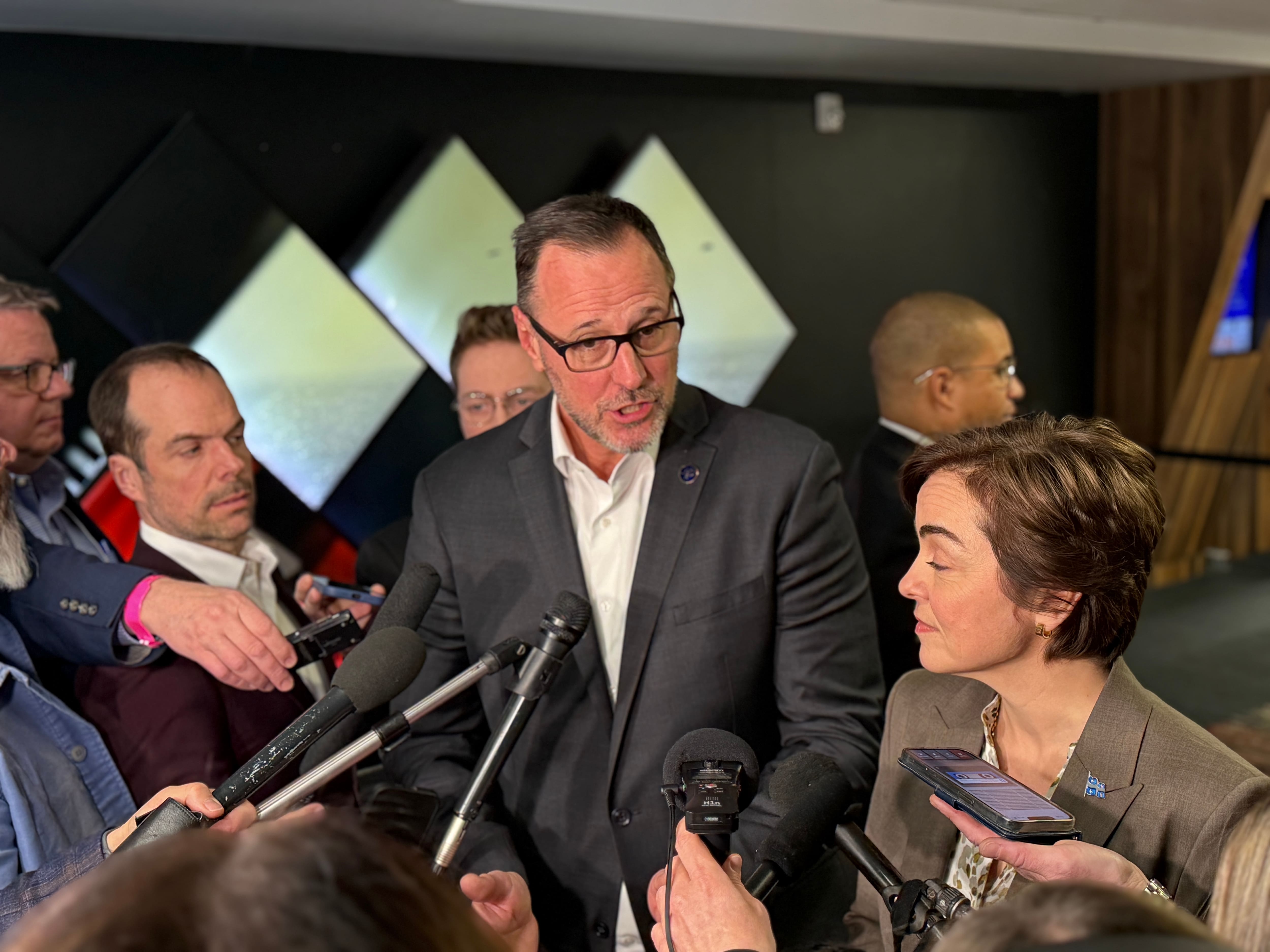 Course à la chefferie caquiste: le ministre Roberge visé par une enquête de la commissaire à l’éthique