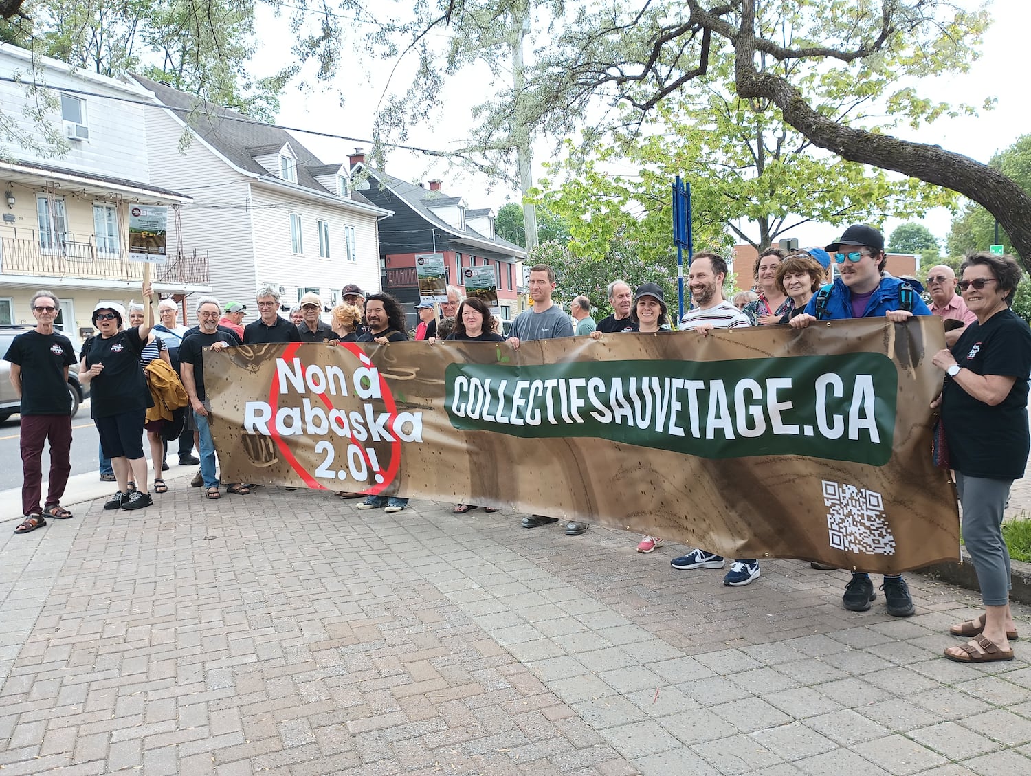 Courtlyn Rabaska Une quarantaine de manifestants veulent combattre un Rabaska 2.0 à ...