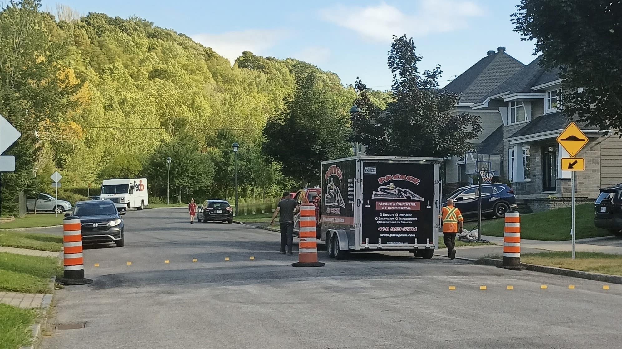 Des travailleurs ont récemment ajouté des cônes sur la rue Edward-Staveley afin d’éviter des surprises aux automobilistes.