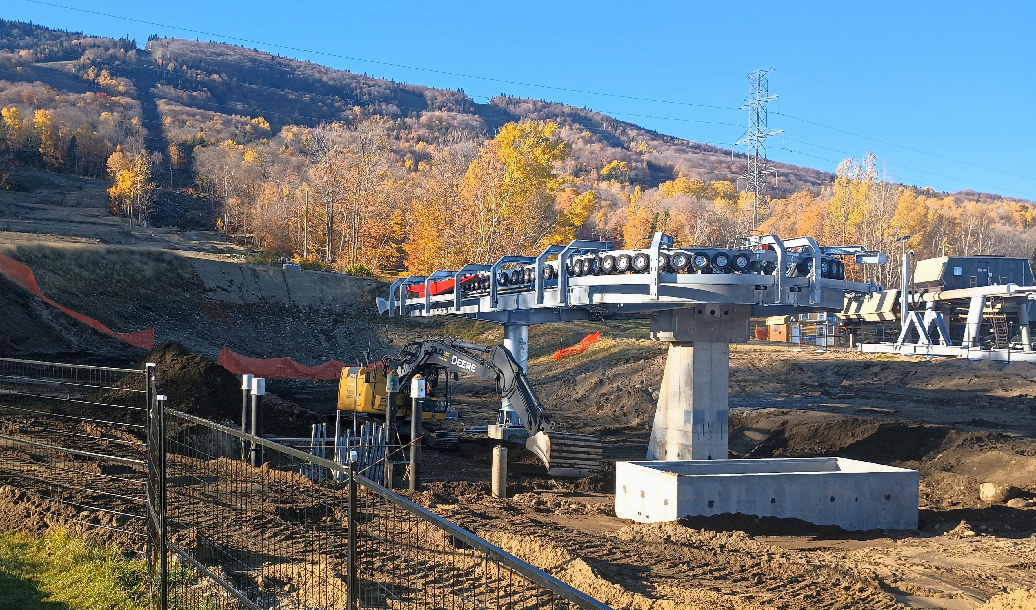 Mont-Sainte-Anne : Le gestionnaire RCR lance un deuxième chantier pour ses nouvelles télécabines