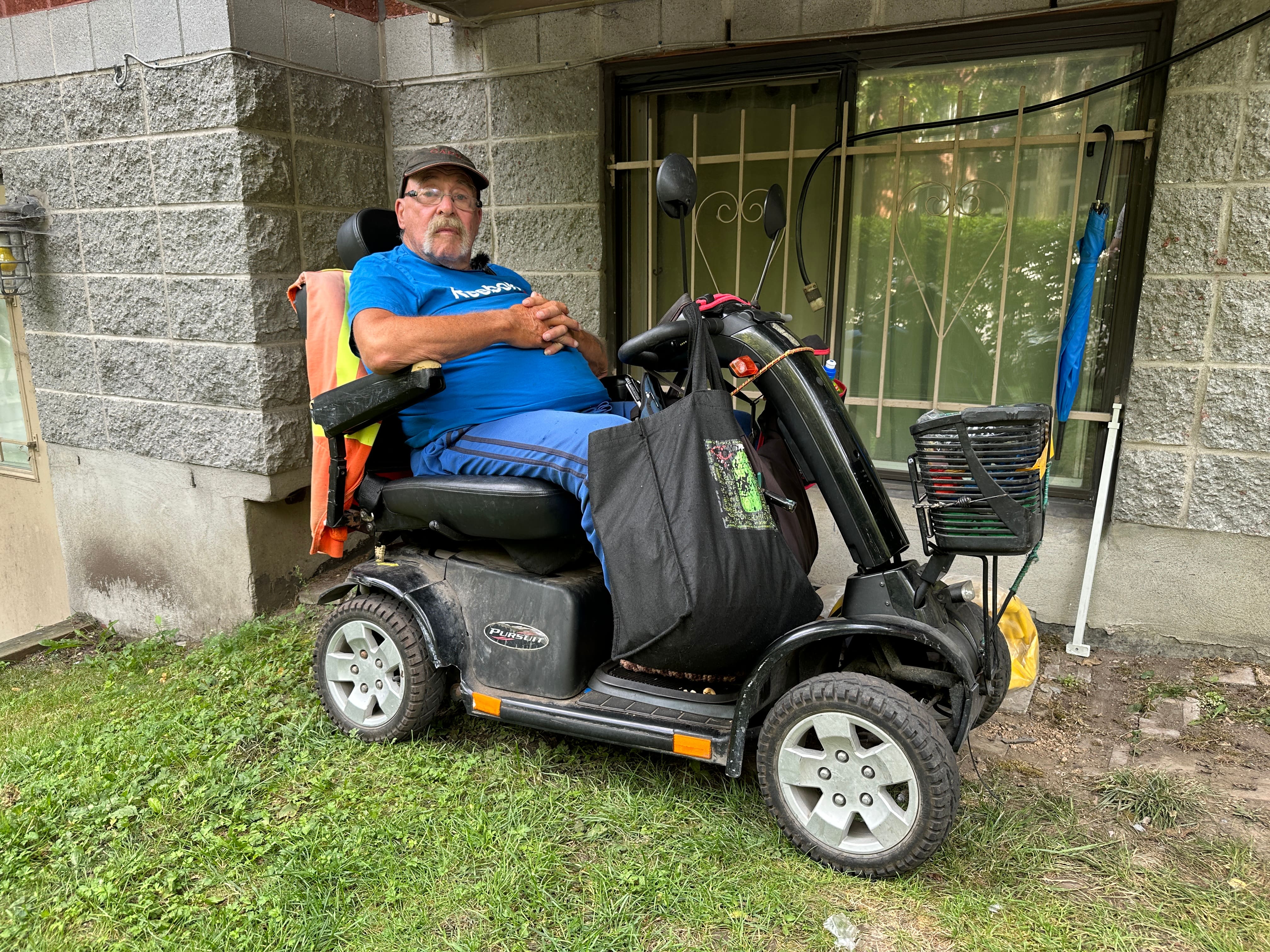 &Ecirc;tre &agrave; la rue et en quadriporteur, &laquo;c&rsquo;est la double peine&raquo;